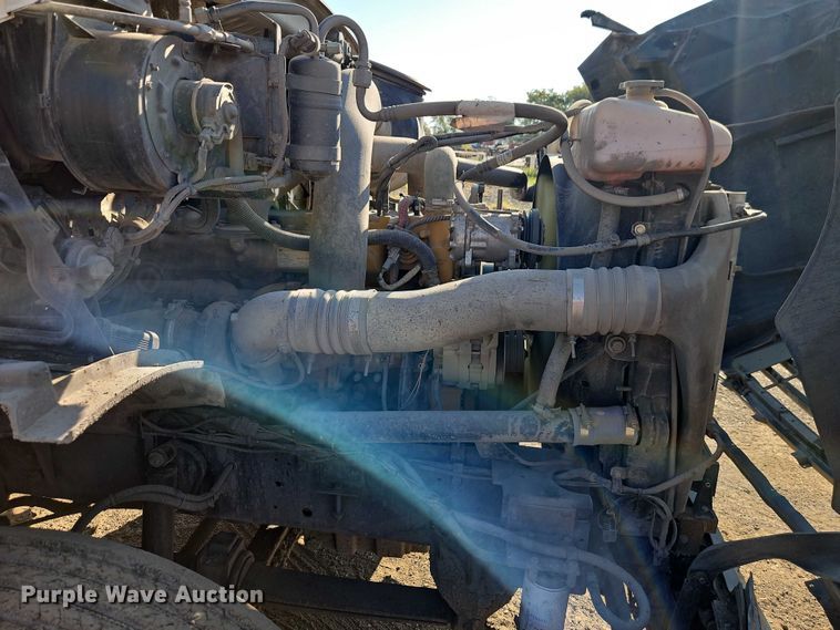 image for item EB8267 2001 Sterling A9500 water truck