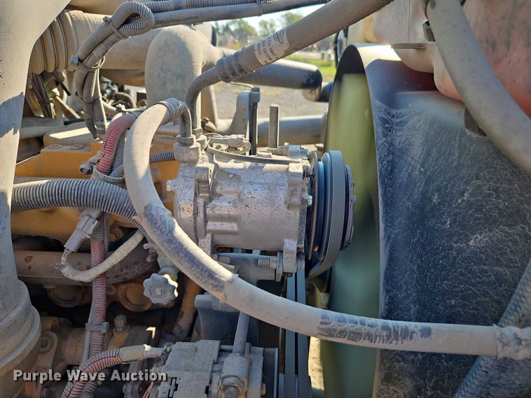 image for item EB8267 2001 Sterling A9500 water truck