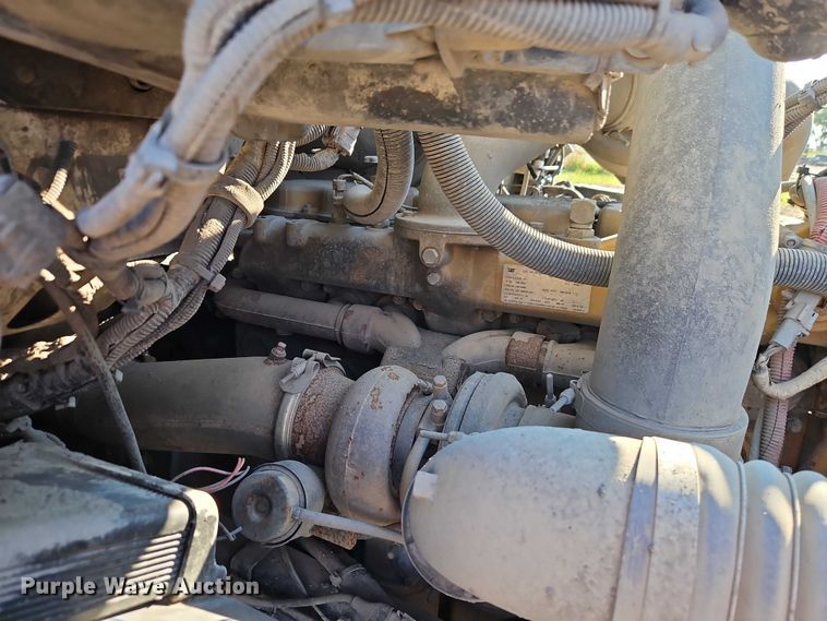 image for item EB8267 2001 Sterling A9500 water truck