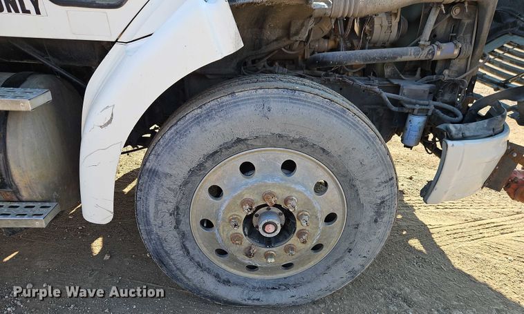 image for item EB8267 2001 Sterling A9500 water truck