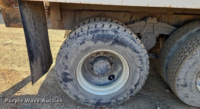 image for item EB8267 2001 Sterling A9500 water truck