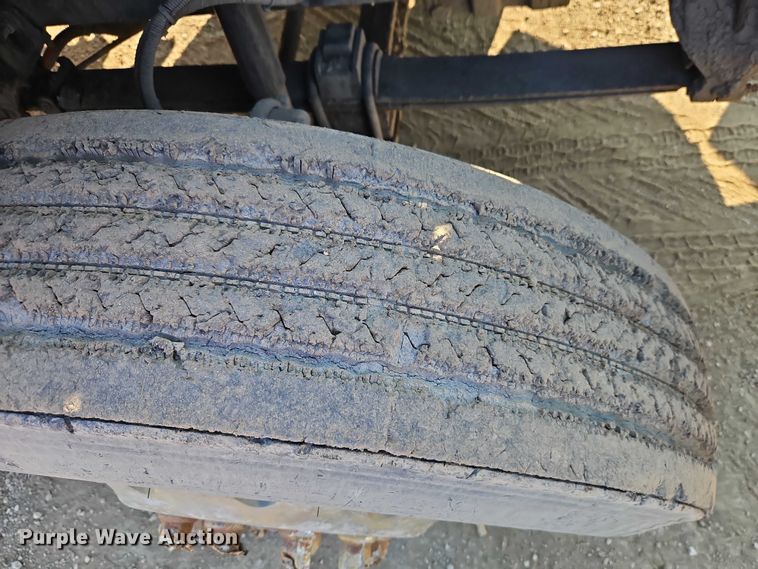 image for item EB8267 2001 Sterling A9500 water truck