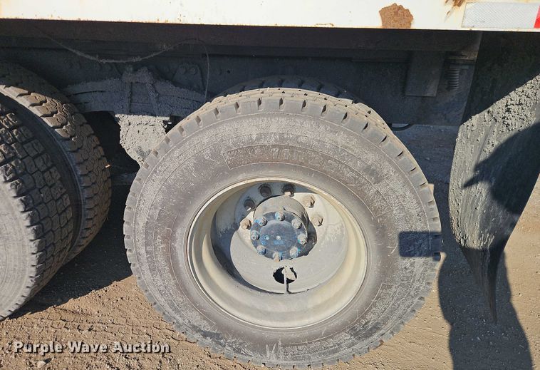 image for item EB8267 2001 Sterling A9500 water truck