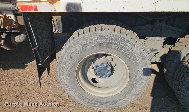 image for item EB8267 2001 Sterling A9500 water truck