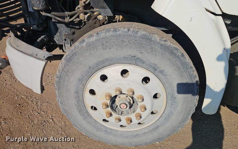 image for item EB8267 2001 Sterling A9500 water truck