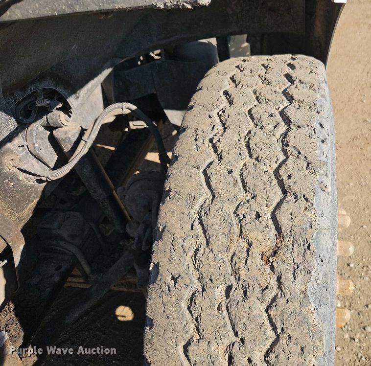 image for item EB8267 2001 Sterling A9500 water truck