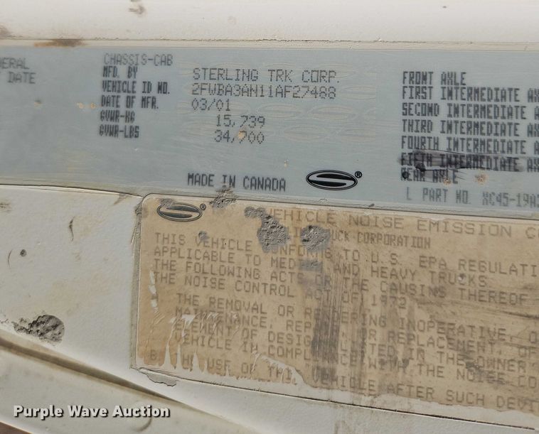 image for item EB8267 2001 Sterling A9500 water truck