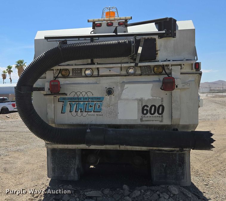 image for item EC1128 2007 International 4200 street sweeper truck