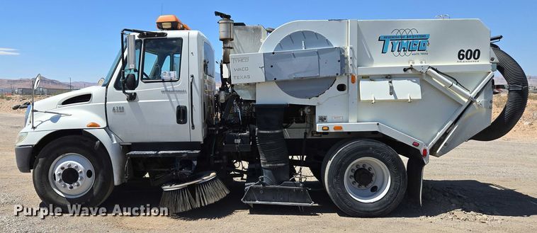 image for item EC1128 2007 International 4200 street sweeper truck