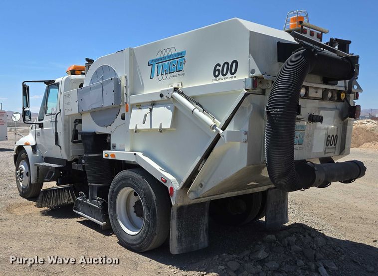 image for item EC1128 2007 International 4200 street sweeper truck