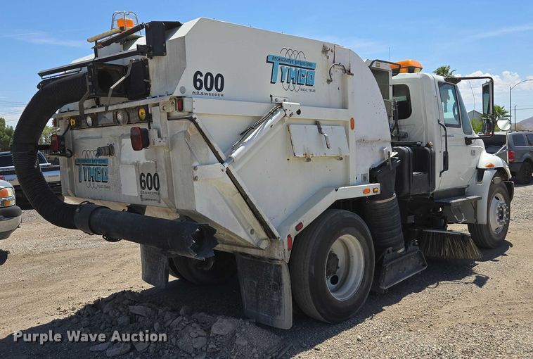image for item EC1128 2007 International 4200 street sweeper truck