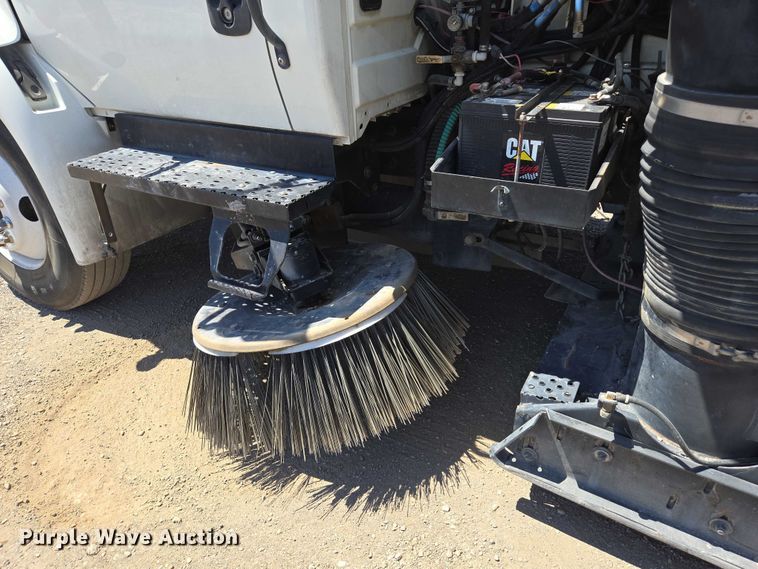 image for item EC1128 2007 International 4200 street sweeper truck