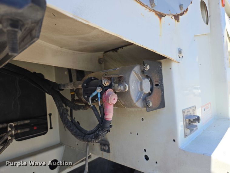 image for item EC1128 2007 International 4200 street sweeper truck