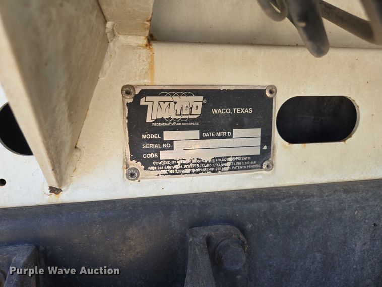 image for item EC1128 2007 International 4200 street sweeper truck