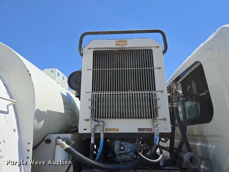 image for item EC1128 2007 International 4200 street sweeper truck