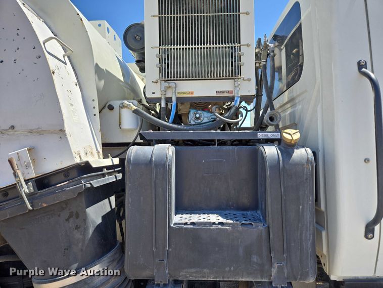 image for item EC1128 2007 International 4200 street sweeper truck