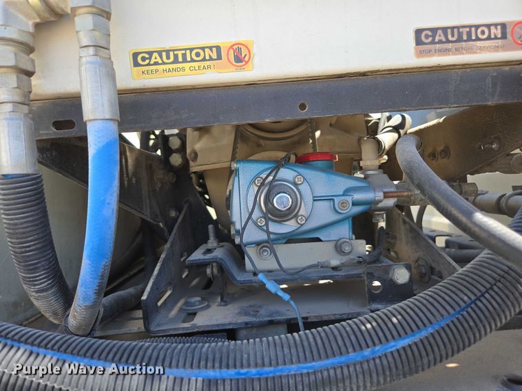 image for item EC1128 2007 International 4200 street sweeper truck