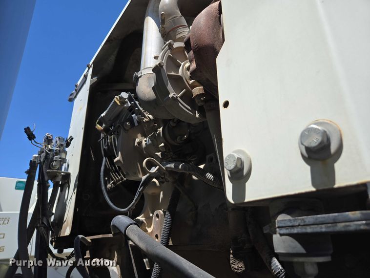 image for item EC1128 2007 International 4200 street sweeper truck