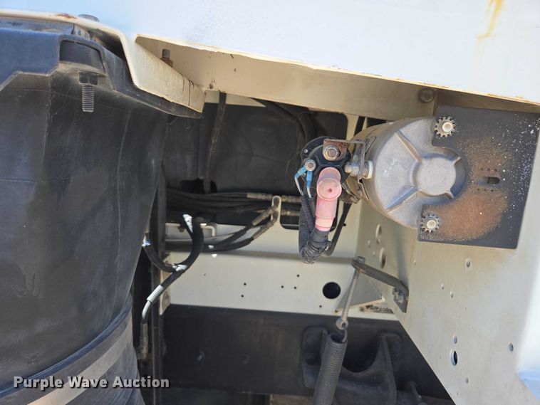 image for item EC1128 2007 International 4200 street sweeper truck