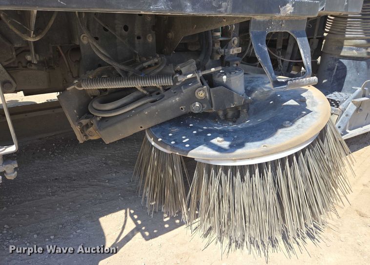 image for item EC1128 2007 International 4200 street sweeper truck