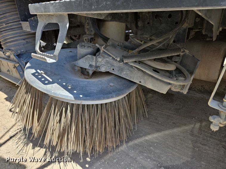 image for item EC1128 2007 International 4200 street sweeper truck