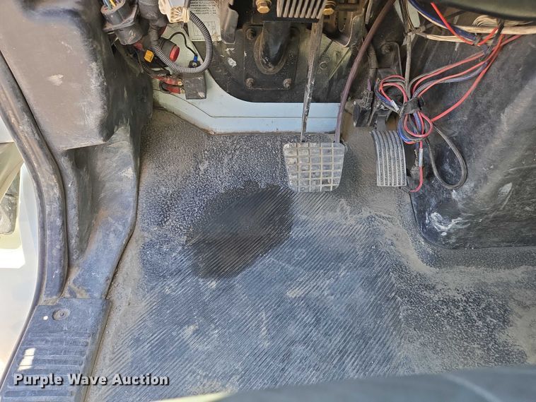 image for item EC1128 2007 International 4200 street sweeper truck