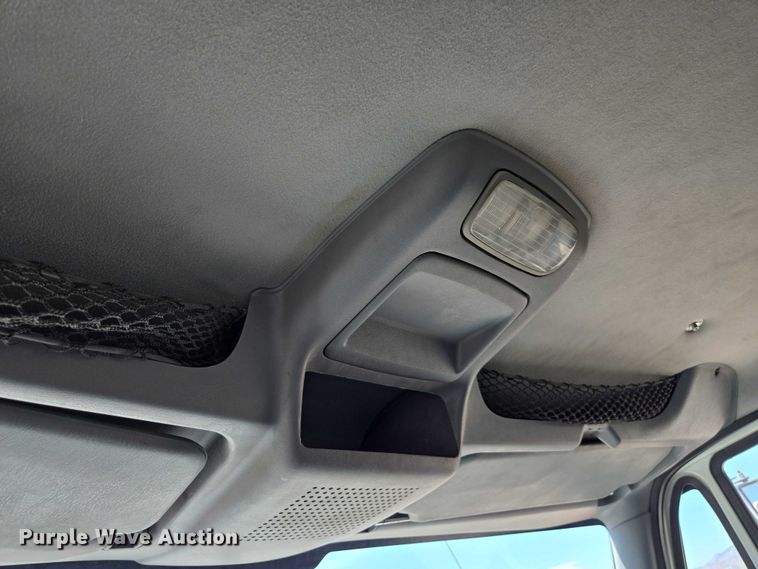 image for item EC1128 2007 International 4200 street sweeper truck