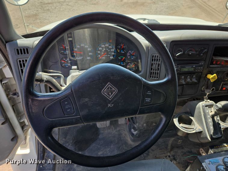 image for item EC1128 2007 International 4200 street sweeper truck