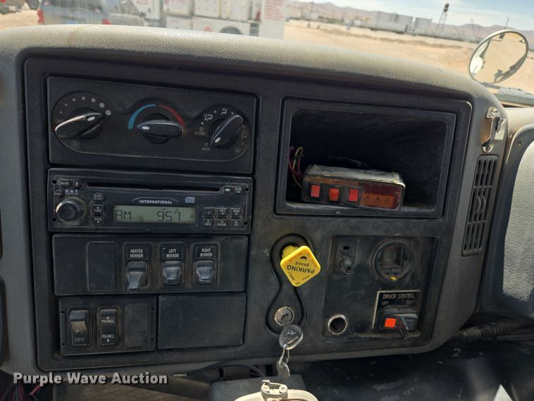 image for item EC1128 2007 International 4200 street sweeper truck