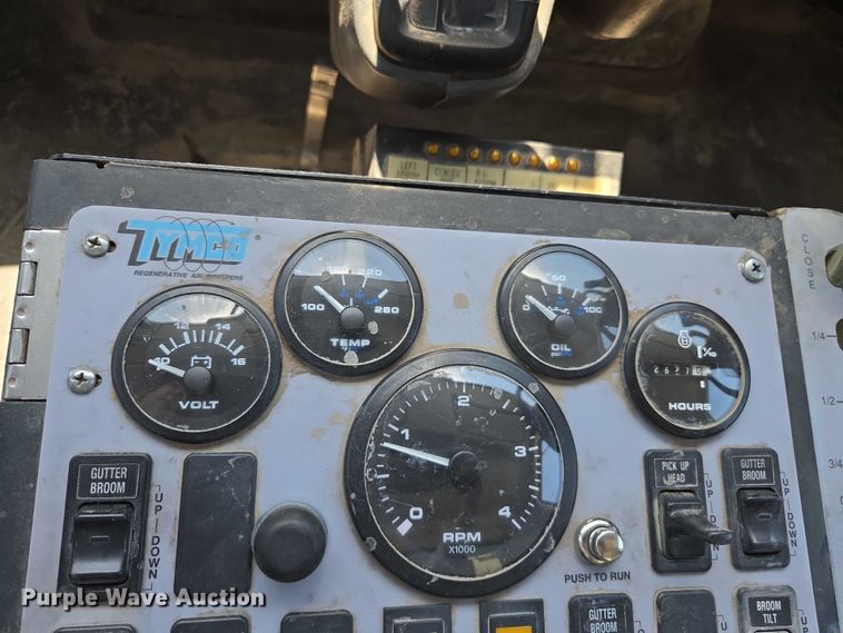 image for item EC1128 2007 International 4200 street sweeper truck