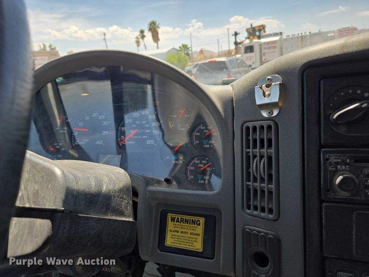 image for item EC1128 2007 International 4200 street sweeper truck