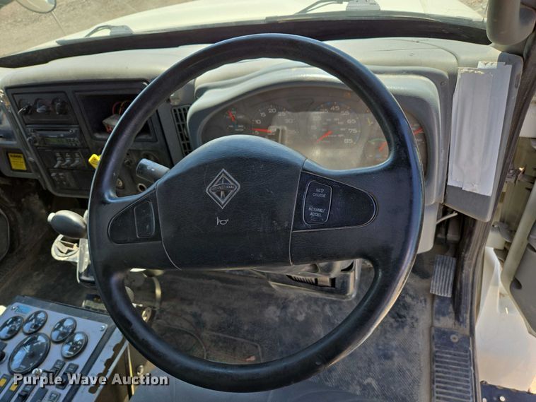 image for item EC1128 2007 International 4200 street sweeper truck