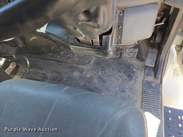 image for item EC1128 2007 International 4200 street sweeper truck