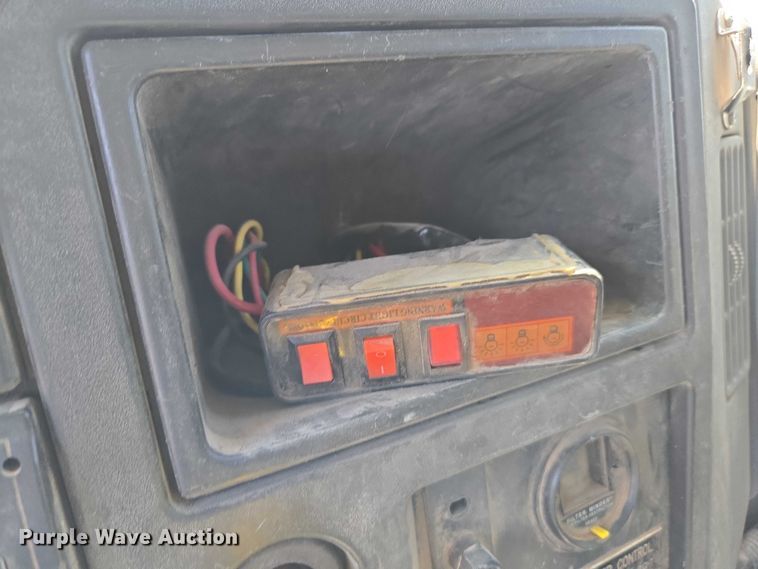 image for item EC1128 2007 International 4200 street sweeper truck