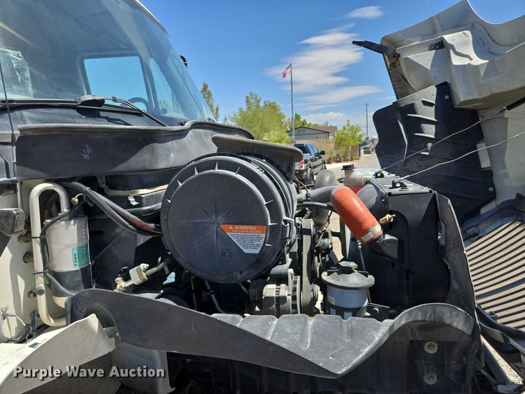 image for item EC1128 2007 International 4200 street sweeper truck