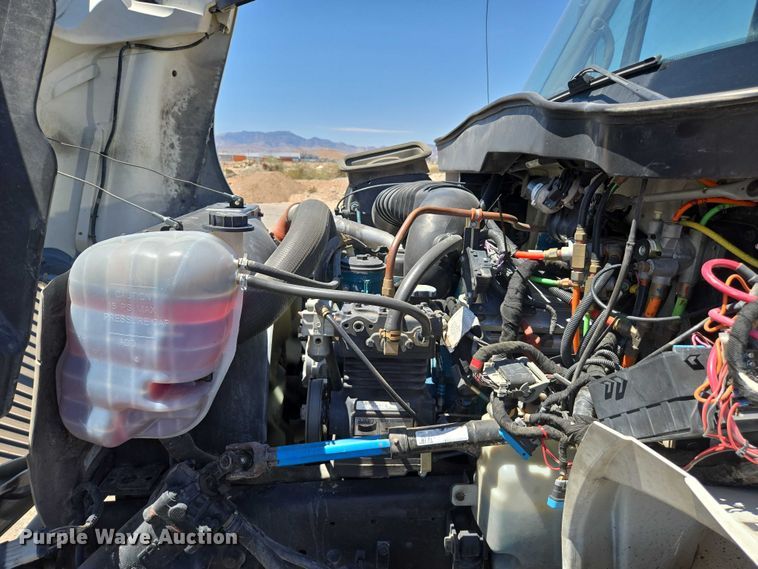 image for item EC1128 2007 International 4200 street sweeper truck