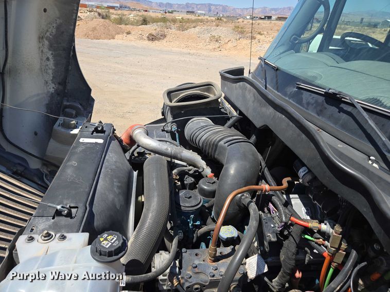 image for item EC1128 2007 International 4200 street sweeper truck