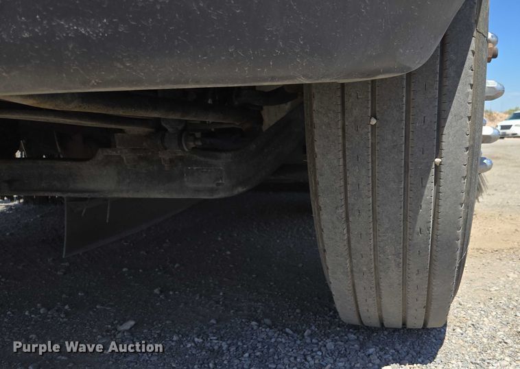 image for item EC1128 2007 International 4200 street sweeper truck