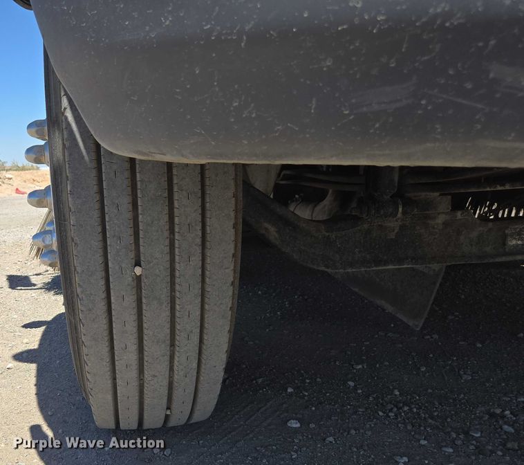 image for item EC1128 2007 International 4200 street sweeper truck