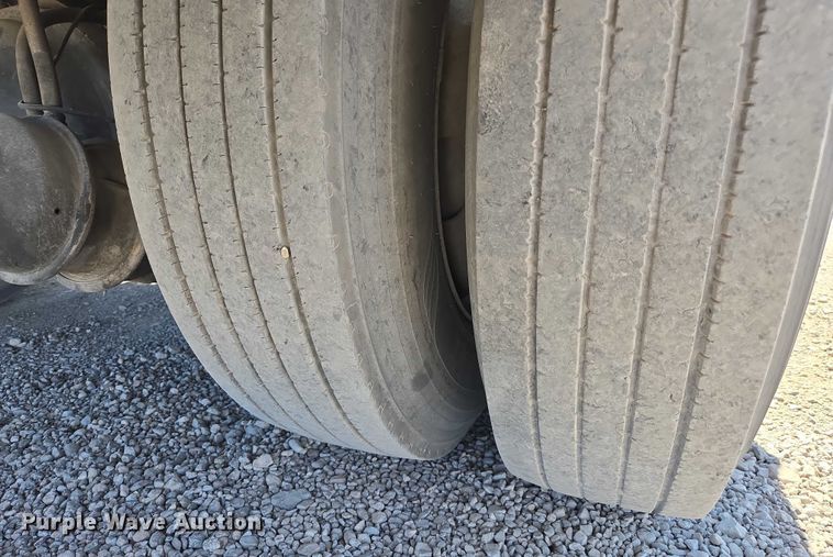 image for item EC1128 2007 International 4200 street sweeper truck