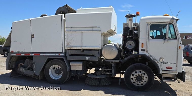 image for item EC1129 2013 Peterbilt 320 street sweeper truck