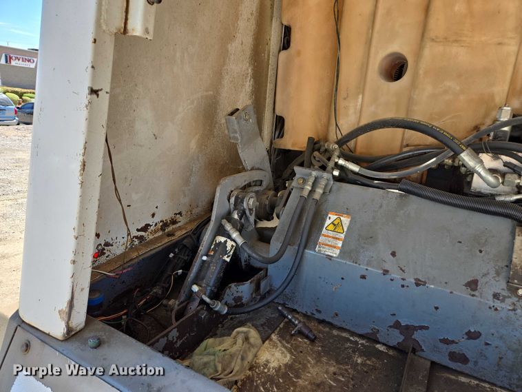 image for item EC1129 2013 Peterbilt 320 street sweeper truck