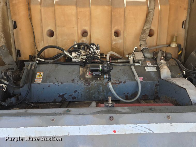 image for item EC1129 2013 Peterbilt 320 street sweeper truck