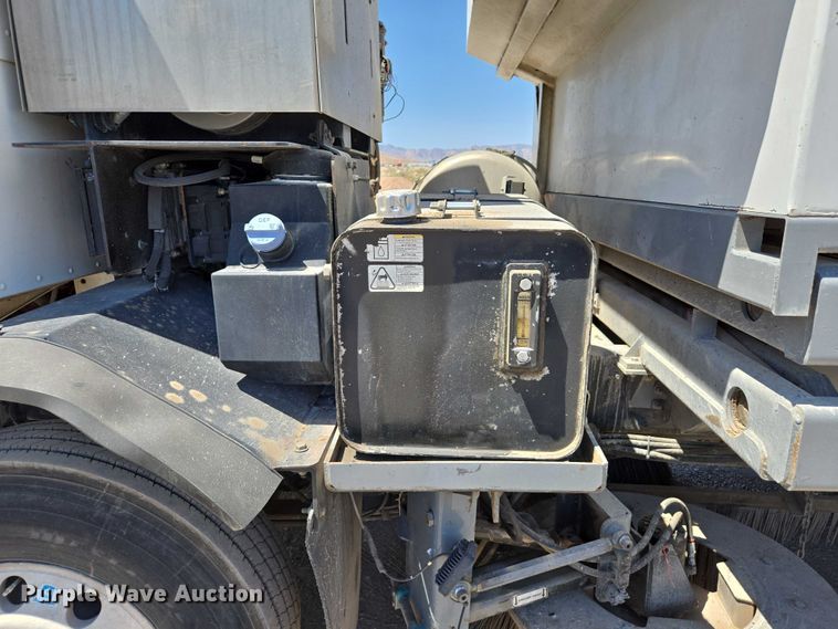 image for item EC1129 2013 Peterbilt 320 street sweeper truck