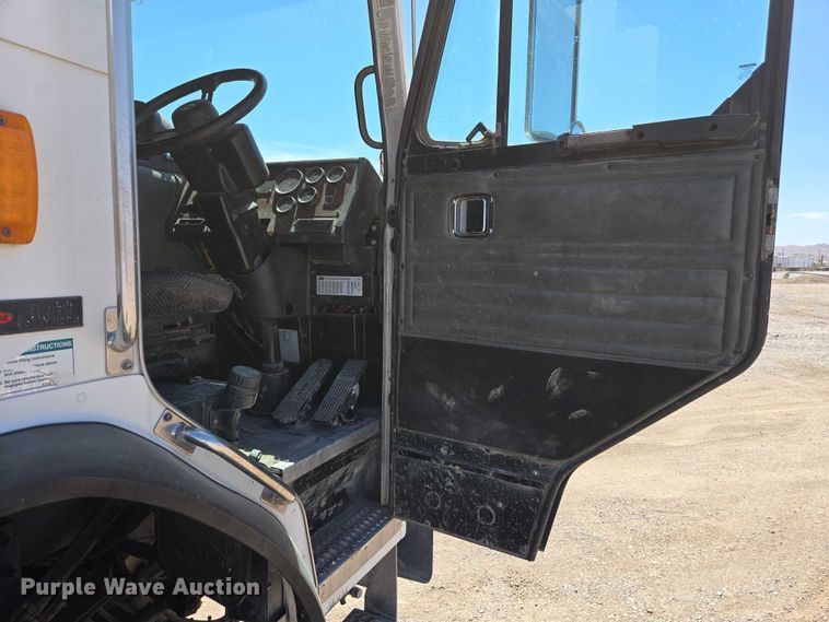 image for item EC1129 2013 Peterbilt 320 street sweeper truck