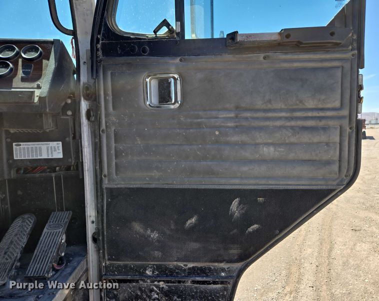 image for item EC1129 2013 Peterbilt 320 street sweeper truck