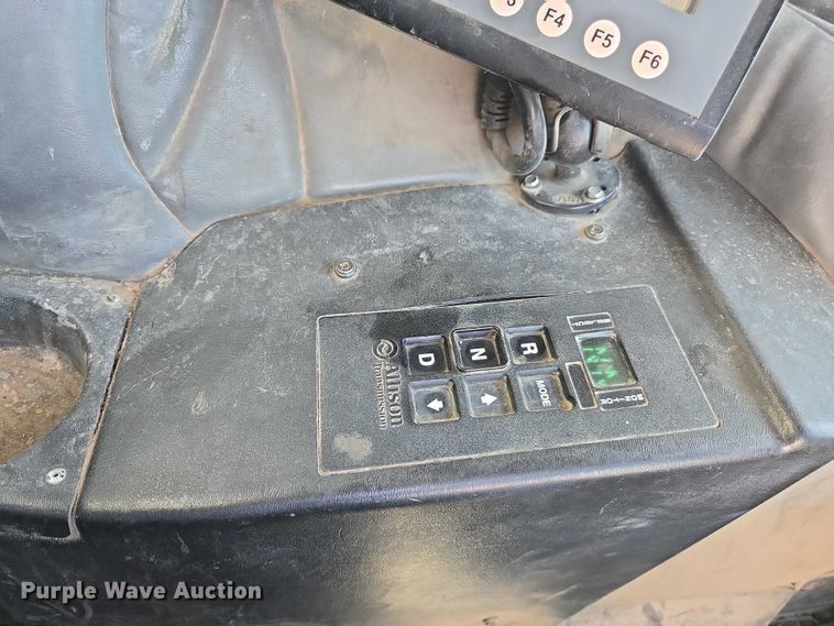 image for item EC1129 2013 Peterbilt 320 street sweeper truck