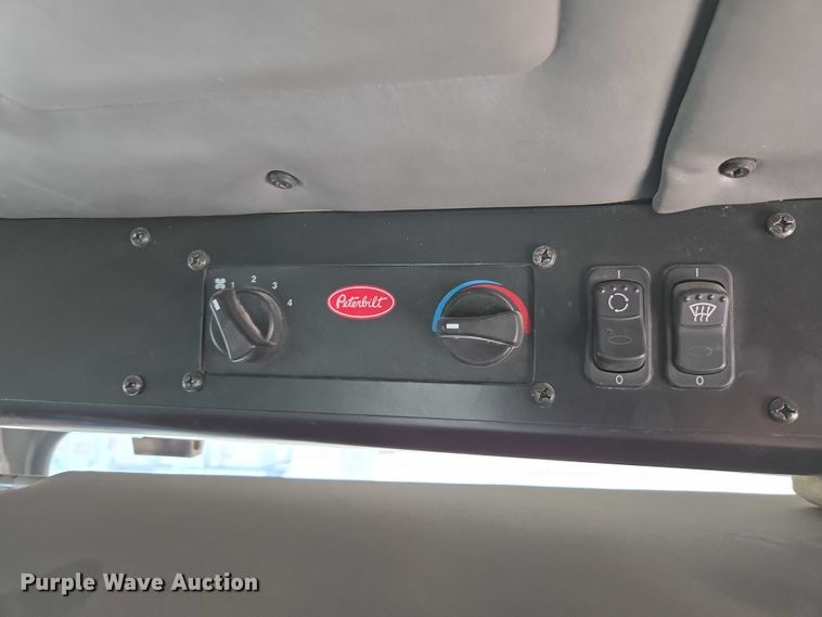 image for item EC1129 2013 Peterbilt 320 street sweeper truck