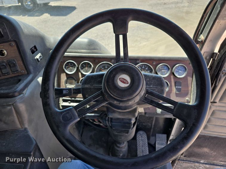 image for item EC1129 2013 Peterbilt 320 street sweeper truck