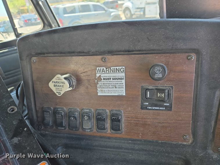 image for item EC1129 2013 Peterbilt 320 street sweeper truck